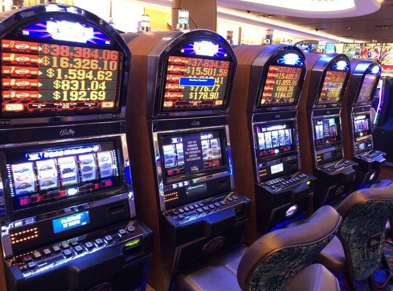 The Dog House slot game interface on jeboltogel tegel platform
